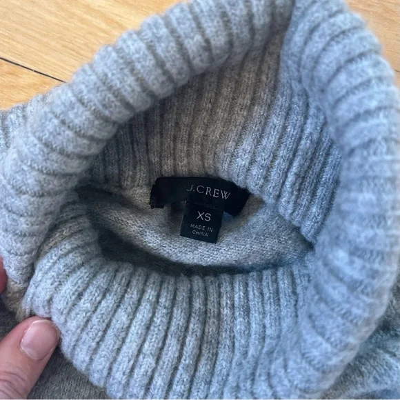 J. Crew Green Turtleneck Sweater - Size XS - Picture 2 of 3